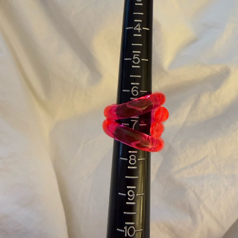 CHOFA Belt Lucite Ring Neon Pink Acrylic Statement Ring Size 7 - Picture 2 of 5